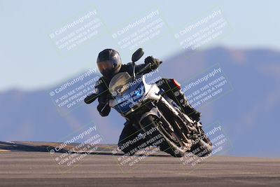 media/Nov-06-2023-Moto Forza (Mon) [[ce023d0744]]/3-Intermediate Group/Session 5 (Turn 9)/